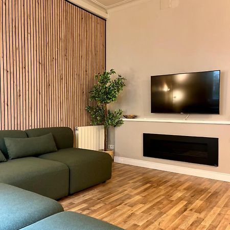 Sagrada Familia Secret Apartment Barcelona Bagian luar foto