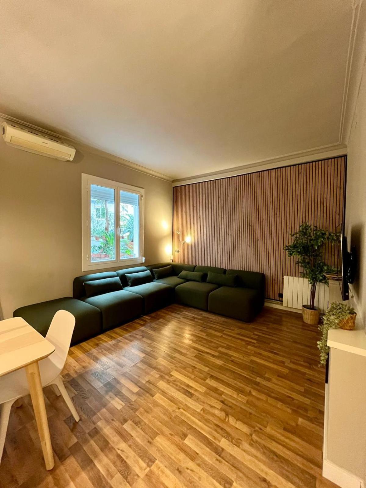 Sagrada Familia Secret Apartment Barcelona Bagian luar foto