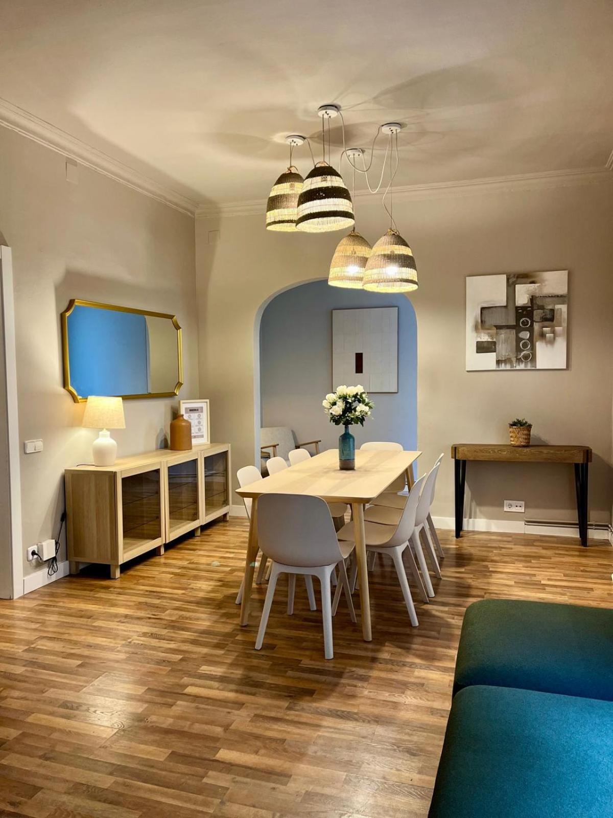 Sagrada Familia Secret Apartment Barcelona Bagian luar foto